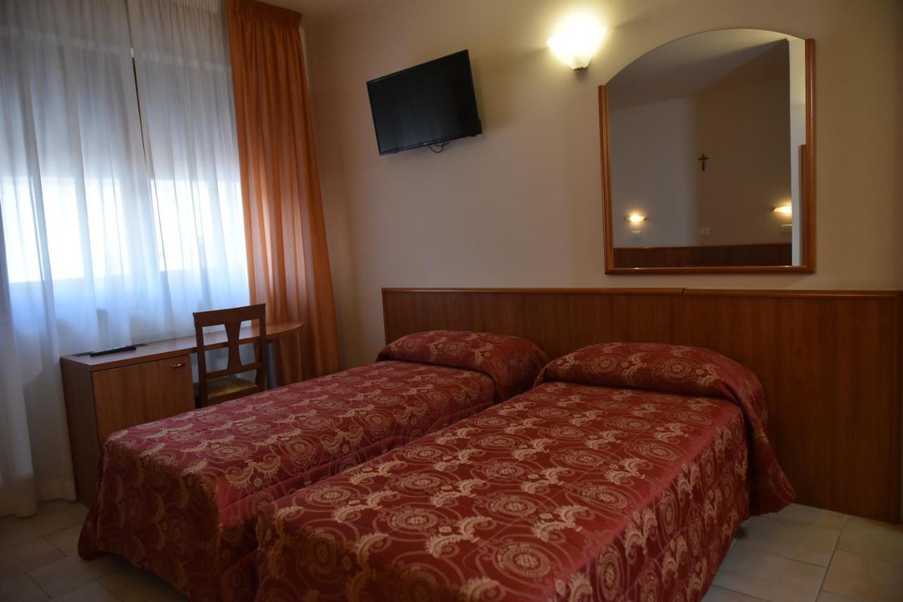 Hotel E Appartamenti La Solaria Σαν Τζιοβάνι Ροτόντο Εξωτερικό φωτογραφία